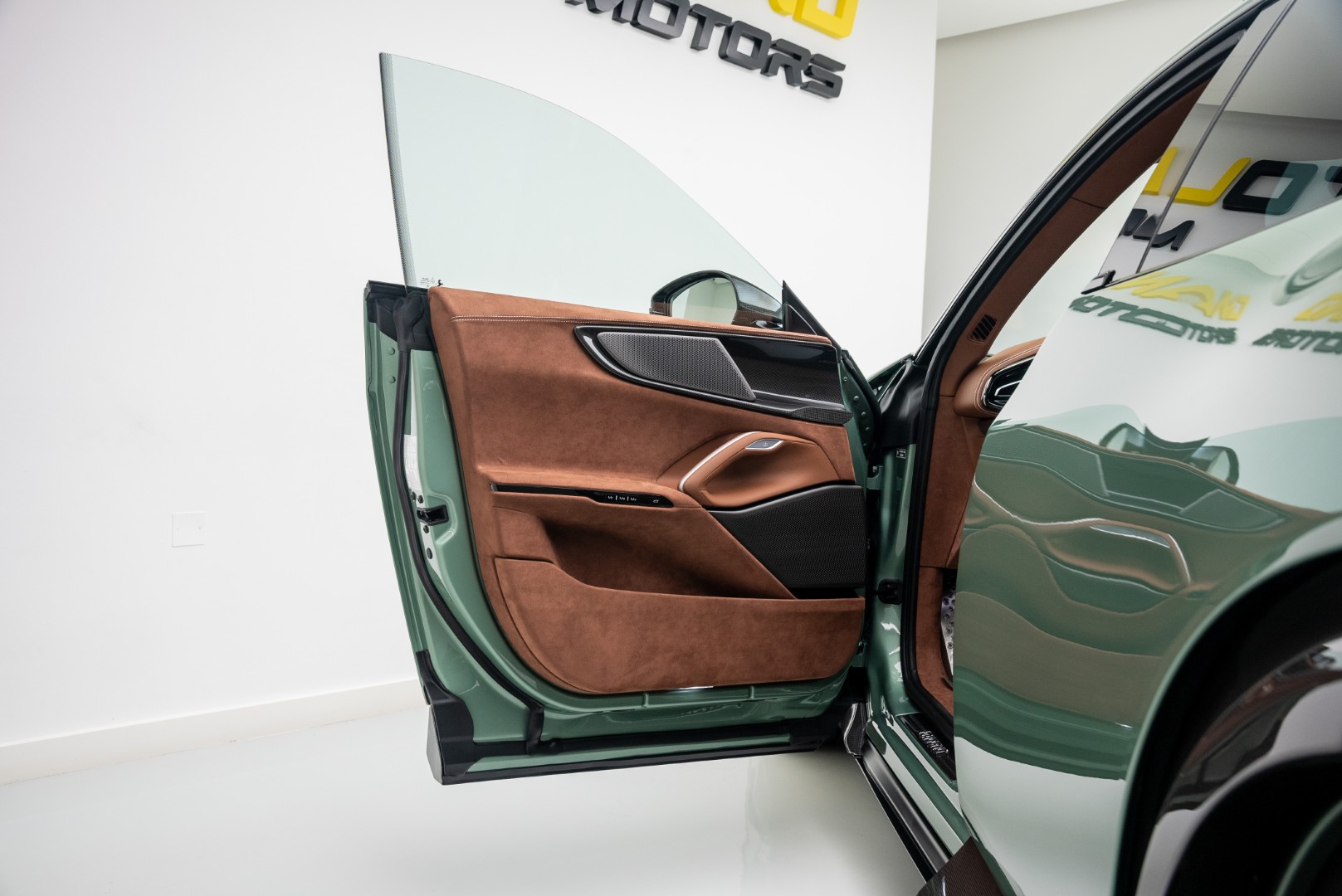 2024 FERRARI PUROSANGUE | FULL CARBON | VERDE DORA FYM | MASSAGE SEATS | HIGH SPECS | MAIN DEALER SE